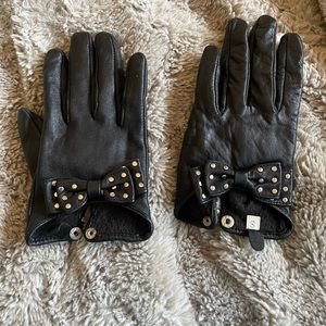 Black gloves